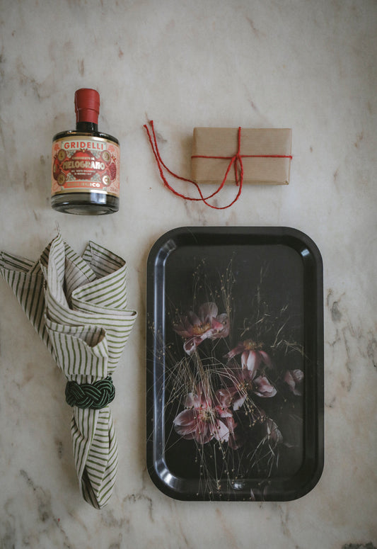 Bricka 33x21 cm "Gömd"